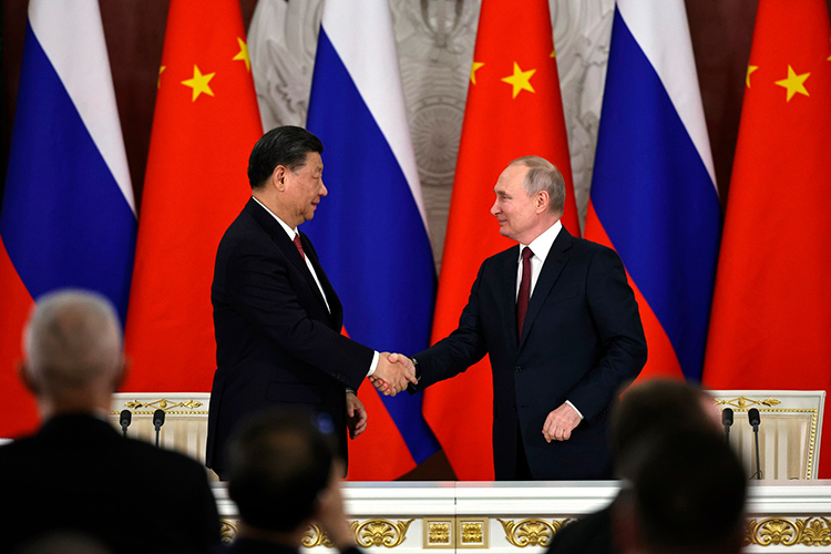 Несмотря на то, что Китай гораздо крупнее по населению и «уже стал экономикой номер один в мире», партнерство России и КНР не окажется неравноценным, подчеркнул зампред Совбеза