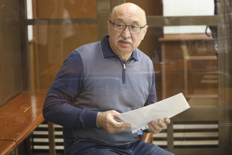 Экс-ректору КФУ Ильшату Гафурову и его адвокатам ограничили срок ознакомления с материалами уголовного дела до 4 апреля