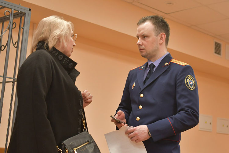 Замруководителя отдела СКР Альметьевска Владимир Гарифов (справа) ходатайствовал о самой строгой мере пресечения — заключении под стражу на два месяца — до 21 мая 2023 года