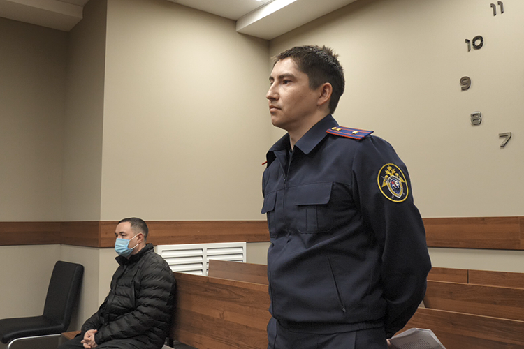 Старший следователь второго отдела по расследованию особо важных дел СУ СКР по РТ Ленар Сабиров просил для него чуть более мягкую меру пресечения, чем содержание в СИЗО — домашний арест