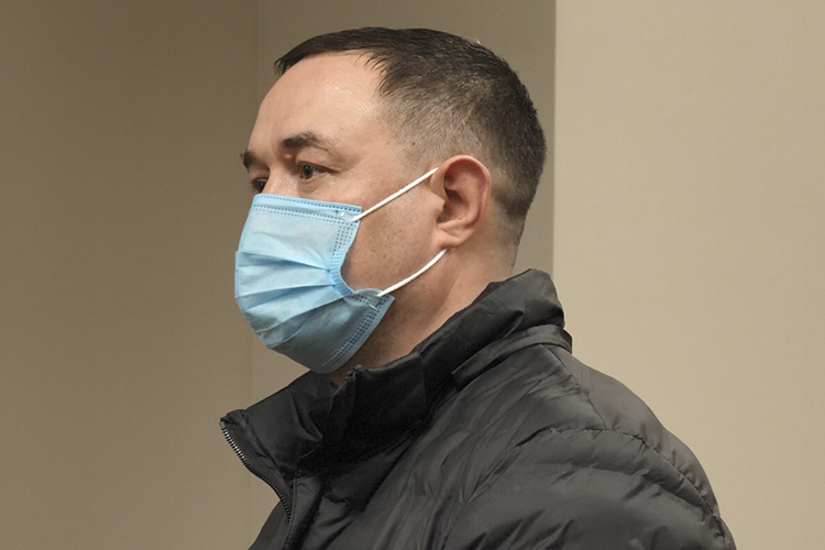 Следствие к Яббарову было благосклонно. «Яббаров вину полностью признал. Сотрудничает со следствием», — сказал Сабиров в суде и добавил, что просит отправить того под домашний арест до 21 мая