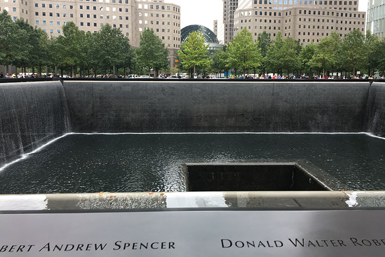 Национальный мемориал и музей 11 сентября  — комплекс, расположенный на месте разрушенных в 2001 году башен Всемирного торгового центра в Нью-Йорке