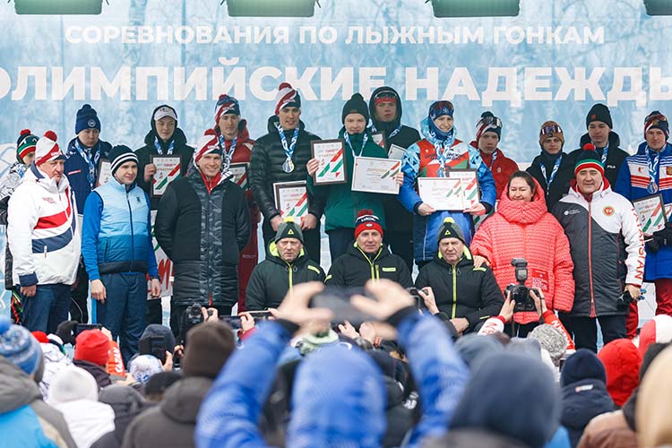 Важным событием зимнего спортивного сезона стало официальное открытие лыжно-биатлонного комплекса в поселке Мирный с участием звезд лыжных гонок