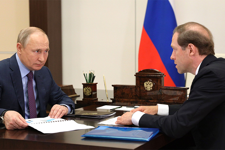 В январе Владимир Путин упрекнул Дениса Мантурова в том, что авиазаводы до сих пор не обеспечены контрактами
