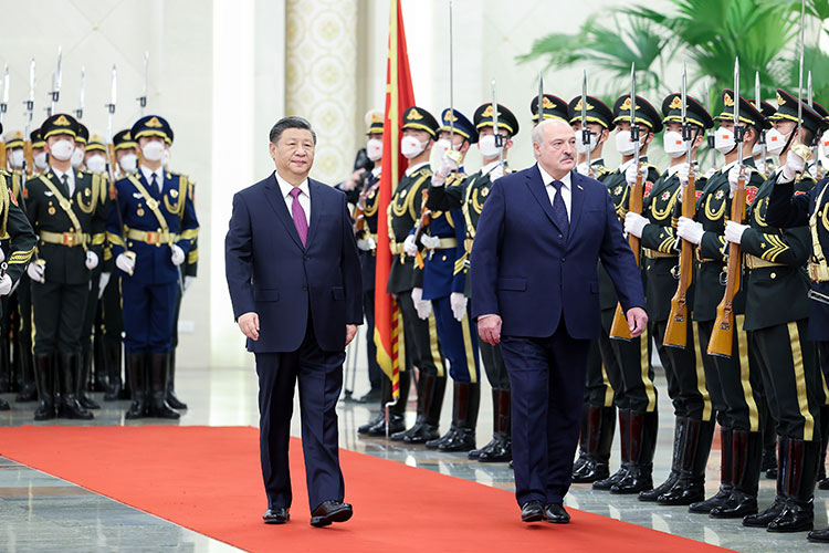 «Нет ничего удивительного в том, что он [Лукашенко] поехал в Китай, чтобы в первую очередь договориться о поставках жизненно важных товаров, которых из Европы сейчас не завести»
