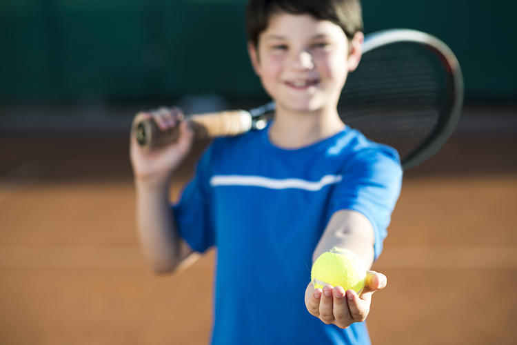 В теннис приходят в 6–7 лет (жестких рамок нет, можно пораньше, можно попозже) и, как правило, начинают заниматься в группах