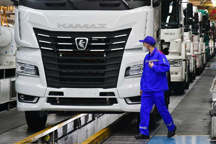 Продажи камазовских грузовиков в прошлом году сократились почти на 12%, но доля автогиганта на российском рынке выросла