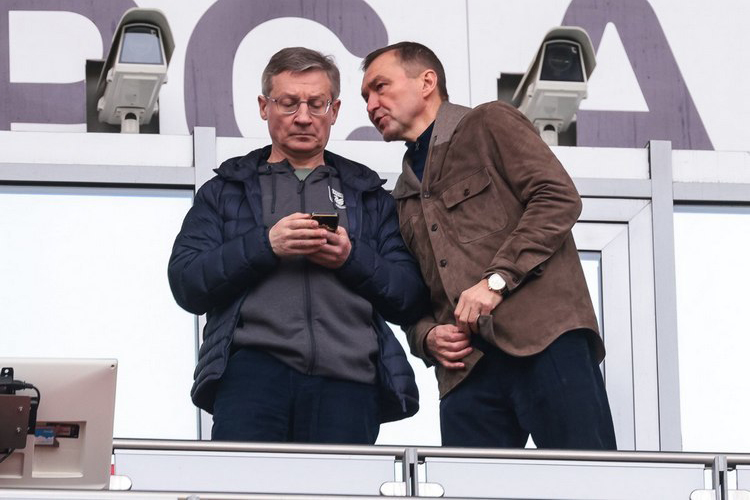 Были на матче и члены попечительского совета клуба Артём Хохорин и Дмитрий Самаренкин