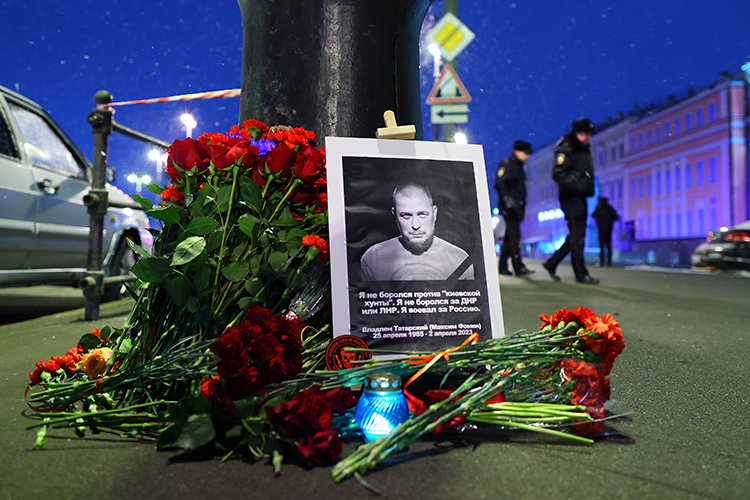 Известный военный корреспондент, блогер Максим Фомин (Владлен Татарский) накануне погиб в результате взрыва в кафе Санкт-Петербурга