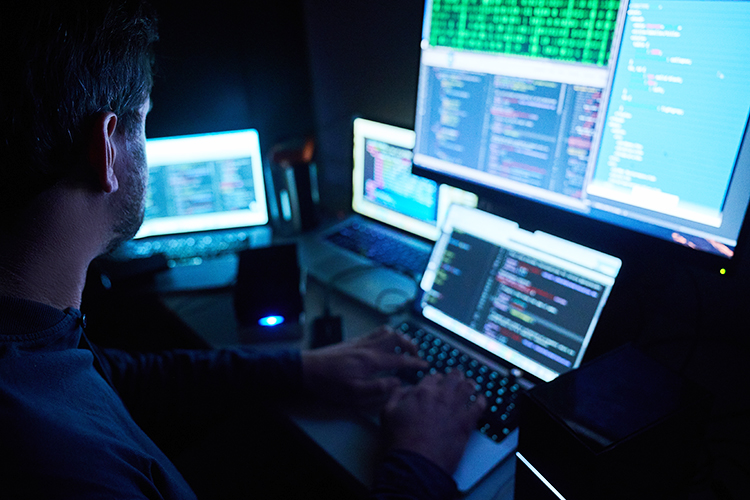«Хакеры часто успешно реализуют и простые атаки. Это связано с тем, что подавляющее большинство организаций в той или иной степени уязвимы перед злоумышленниками»