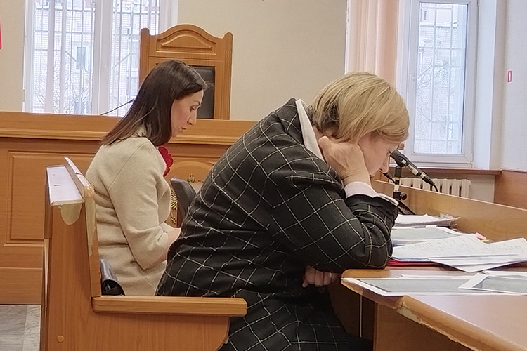 Адвокат Кощеева Рушана Камалова после консультации со своим клиентом напомнила, что сама она с таким ходатайством не выступала — потому что они надеялись на оправдание