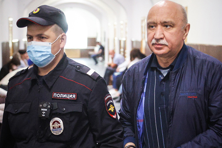 «Прошу не опираться на бурные фантазии»: Ильшату Гафурову скостили арест на 1 месяц