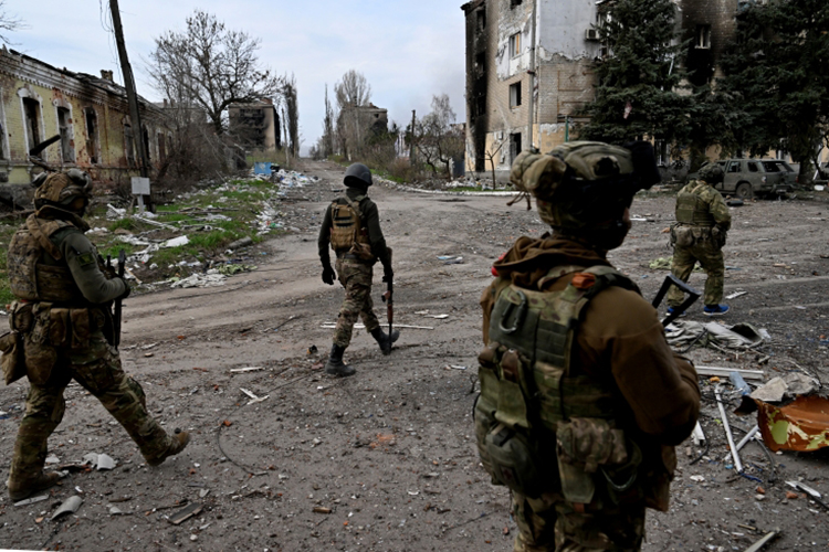 Российские силы взяли под контроль все административные здания в Бахмуте (Артемовске)