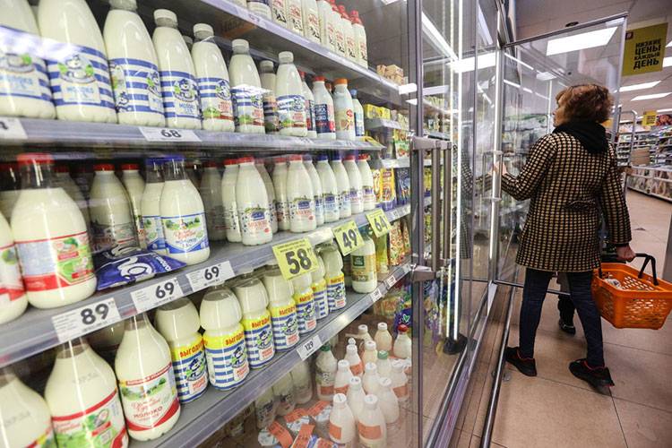 Со второй половины 2022 года россияне стали потреблять молочной продукции меньше