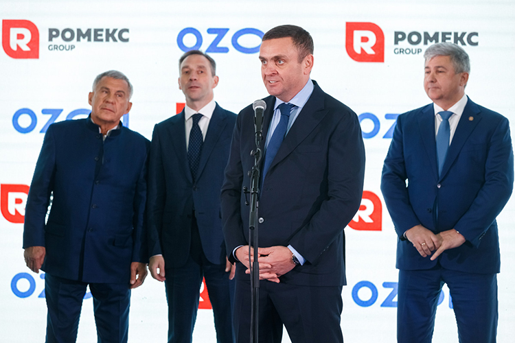 В январе 2023-го Прокопенко прилетел в Казань, чтобы дать старт строительству третьей очереди логоцентра стоимостью 2,7 миллиарда