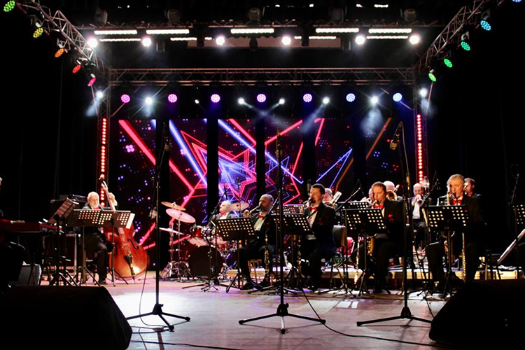 «В прошлом году в Зеленодольске мы провели джазовый фестиваль имени Олега Лундстрема. Зрителей было очень много. В этом году также планируем его провести»