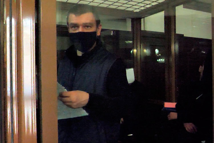 Гайфуллину и Камалову (на фото) суд назначил по 16 лет лишения свободы со штрафом в 300 тыс. рублей.
