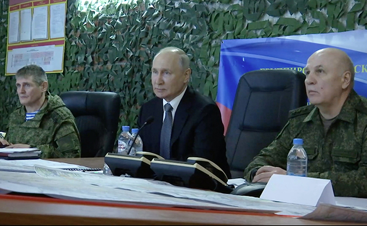 Владимир Путин побывал в Херсонской области и ЛНР, где посетил штаб группировки войск «Днепр», нацгвардии «Восток»