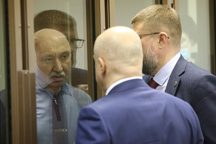 Уголовное дело в отношении Гафурова, которое насчитывает около 70 томов, поступило в Савеловский районный суд Москвы, который в течение двух недель должен провести предварительное слушание