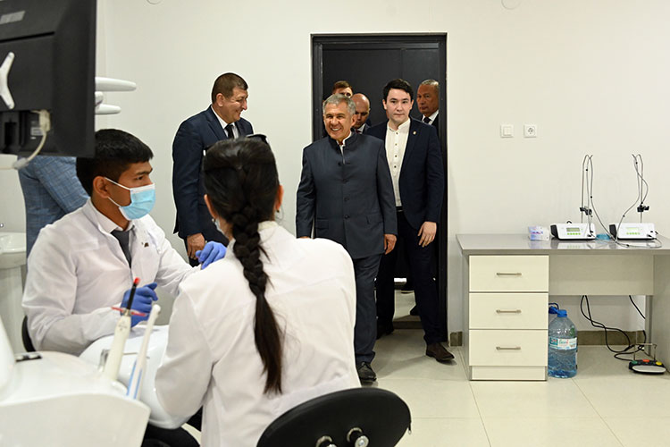 В Джизаке в филиале КФУ с участием Минниханова открыли центр симуляционной медицины, он создан по аналогии с подобным казанским центром при поддержке минздрава Узбекистана и  хокимията Джизакской области