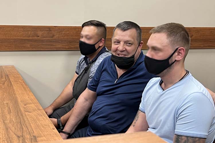 Вадим Липский (в центре), известный в  криминальных кругах как Бургомистр, скончался несколько часов назад в РКБ от целого «букета» болезней