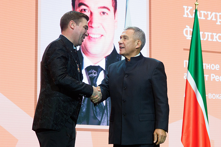 Филюса Кагирова с присуждением ему звания «народный артист РТ» на коллегии минкульта поздравил лично Рустам Минниханов