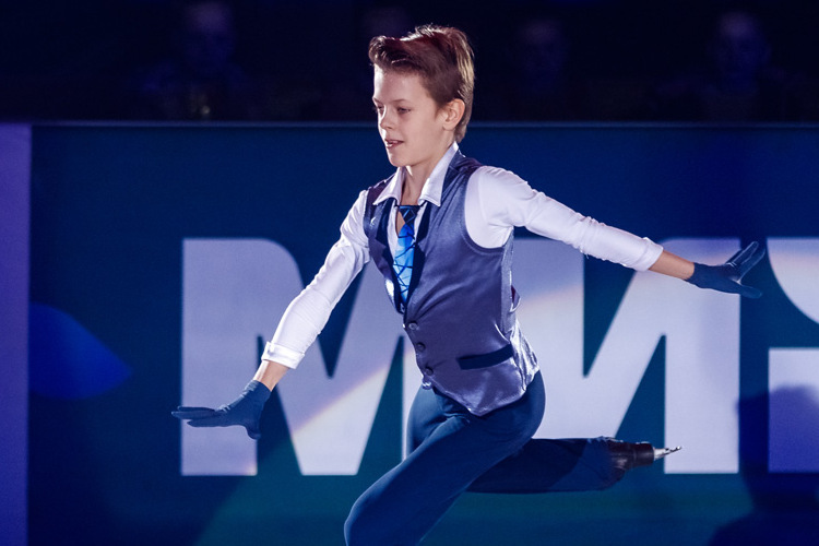 Лучше всех выглядел 13-летний Арсений Федотов, который в свои годы может исполнить три разных четверных прыжка