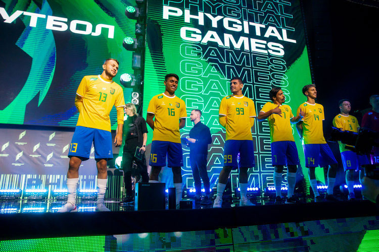 Футболисты бразильской медиалиги на тестовых соревнованиях