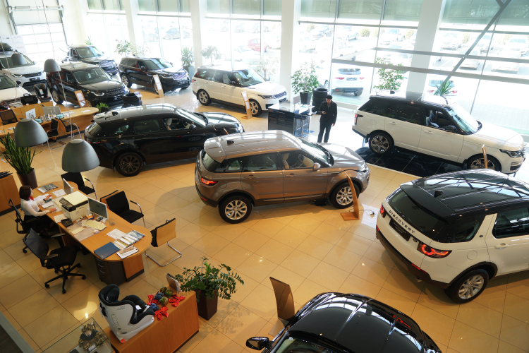 Автомобили британской компании Jaguar Land Rover также зафиксировали отрицательные результаты продаж по итогам первых трех месяцев этого года