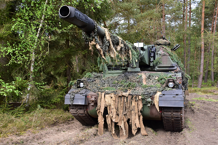 Самоходные гаубицы PzH 2000, которые Германия передала Украине, оказались хуже приспособлены к украинской распутице, нежели советские артиллерийские системы «Пион», которые они должны были заменить