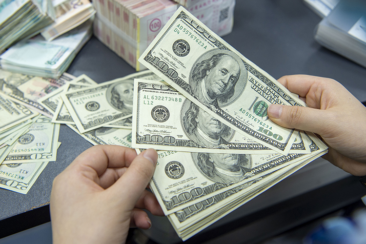 Доллар утратит статус мировой валюты — сомнений в этом нет. Но когда это произойдет?
