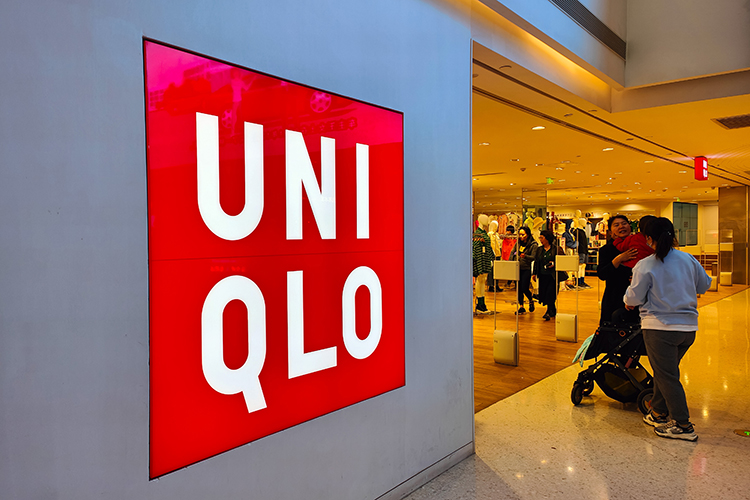 Uniqlo намерена закрыть в России большинство своих крупных магазинов. Это связано с убытками за прошлый год, которые составили более 10 млрд рублей