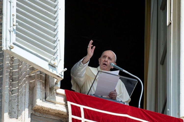 Папа Римский Франциск заявил, что Ватикан принимает участие в негласных попытках добиться установления мира в Украине