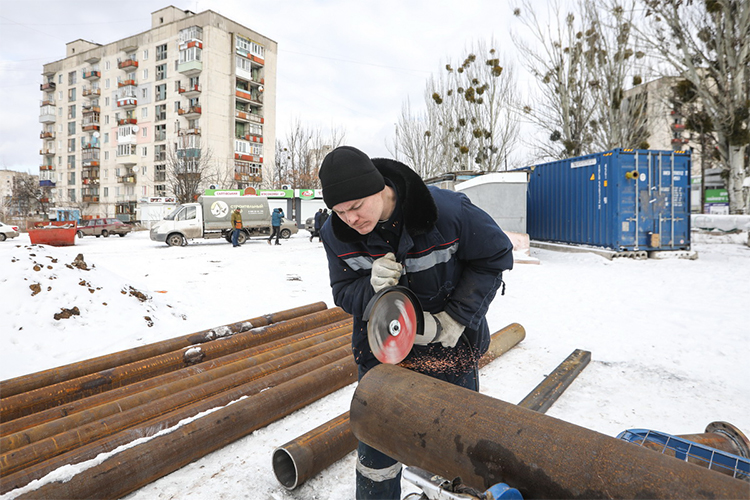 Пользуются высоким спросом строители различных специальностей с зарплатами от 90 до 340 тыс. рублей