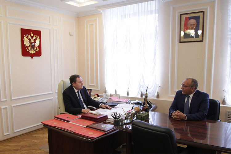 На этой неделе главный федеральный инспектор Татарстана Виктор Демидов провел встречу-собеседование с Айдаром Галиакберовым, заместителем председателя Верховного суда по Татарстану