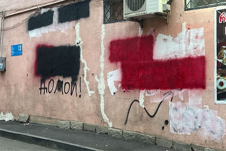 Пожалуй, самое неприятное для русского человека в Тбилиси — русофобские надписи на стенах домов