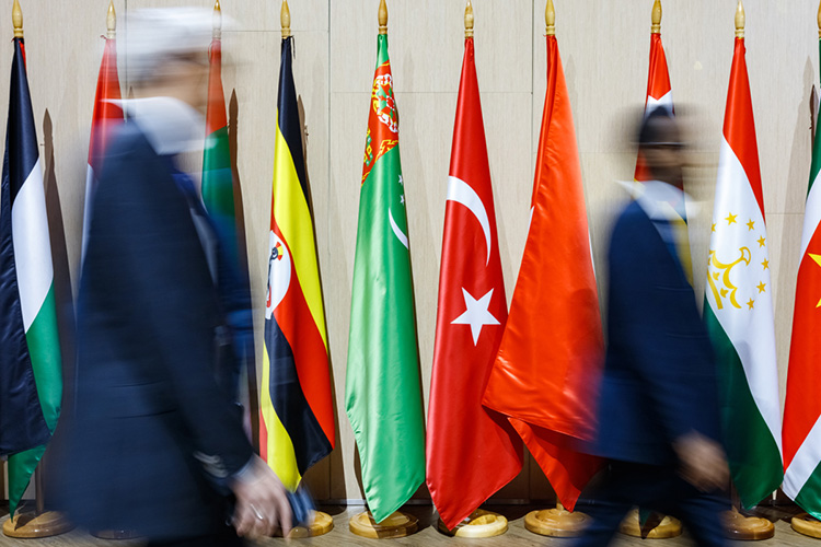 Казань принимает международный экономический форум «Россия — исламский мир: KazanForum», который пройдет 18 и 19 мая с участием 11 тыс. представителей 80 стран мира. Участников уже приветствовал президент РФ Владимир Путин