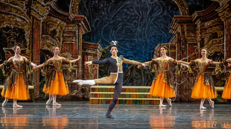 Зато бальзам на душу балетоманов пролил гибкий, харизматичный Алессандро Каггеджи (Фото с показа спектакля в 2020 году)
