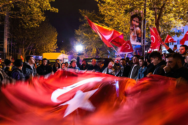 «То, с какими результатами Эрдоган и Кылычдароглу пришли к завершению в первого тура, очевидно показывает, что турецкое общество раскололось на два лагеря»