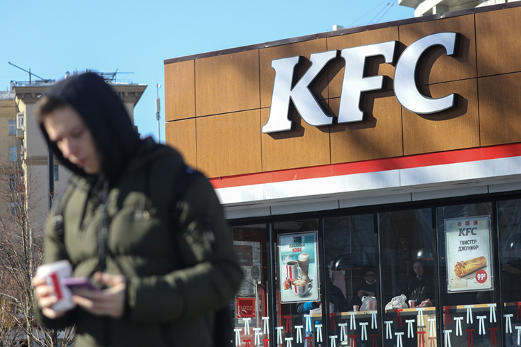 Ресторанный холдинг AmRest, который управлял ресторанами быстрого питания KFC в России, полностью закрыл сделку по продаже своего бизнеса