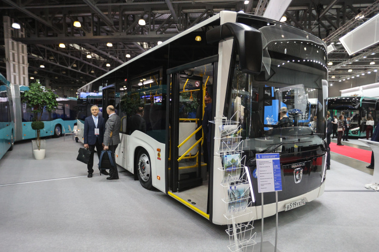 ООО «Автобусный-Центр Столица» является официальным дилером КАМАЗа по продаже пассажирских автобусов НЕФАЗ, а также официальным дилером по продажам пассажирских автобусов китайской марки YUTONG. Выручка компании составила в 2021 году 5,5 млрд рублей