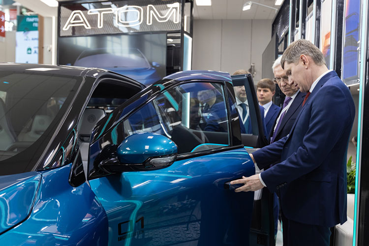 Автомобиль «Атом» стал, пожалуй, одной из главных звезд KazanForum. Разработчики впервые показали его функциональный прототип на открытой площадке