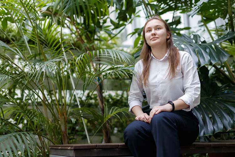 Карина Антонова: «Несмотря на все трудности, я рада, что пришла в МШК. Международная школа дает постоянную практику по английскому языку, что важно для меня, как для лингвиста»