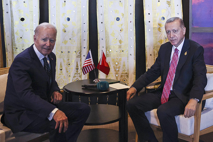Президент США Джо Байден в своем поздравлении отметил, что ждет от Анкары «дальнейшего сотрудничества в сферах двусторонней политики и общих мировых вызовов»