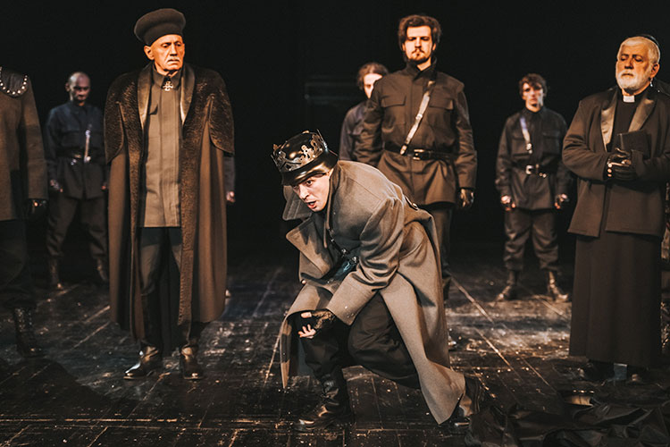 Знаменитую пьесу Шекспира «Ричард III» на сцене театра имени В. Тхапсаева ставят впервые
