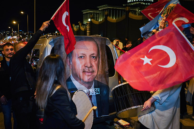 Все было сделано для того, чтобы максимально расширить круг потенциальных избирателей Эрдогана. Шла таргетированная работа на местах