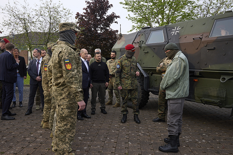 Союзники Киева вынуждены закупать больше вооружений, так как не могут предоставлять его из национальных запасов
