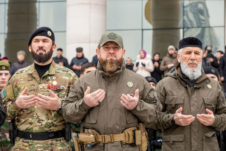 31 мая глава Чечни Рамзан Кадыров сообщил, что чеченские подразделения получили приказ на передислокацию на марьинское направление в ДНР. Поставлена задача взять под контроль «целый ряд населенных пунктов», отметил Кадыров, не уточнив их названия
