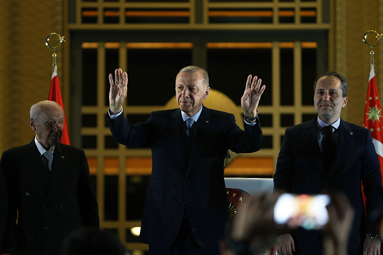 «Не исключено, что решать внутренние проблемы турецкий лидер будет по-эрдогановски, переключая внимание населения с внутриполитического на внешнеполитический фактор»