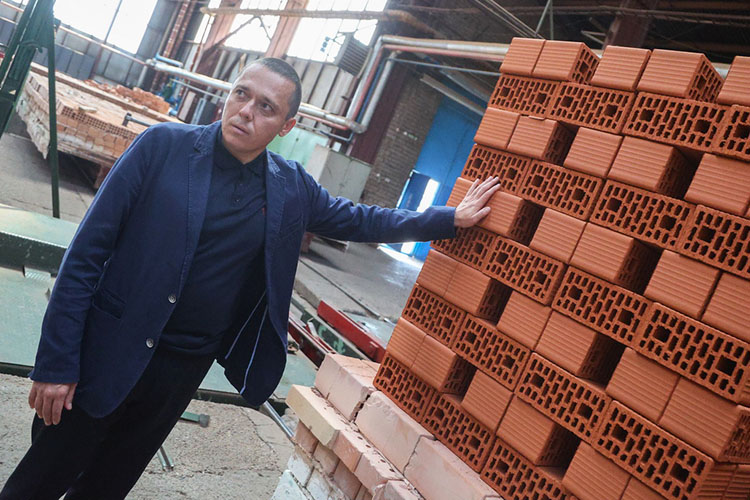 Действующий директор Ленар Абдуллин пришел на АСПК в 2019 году, усилив коммерческий блок команды завода